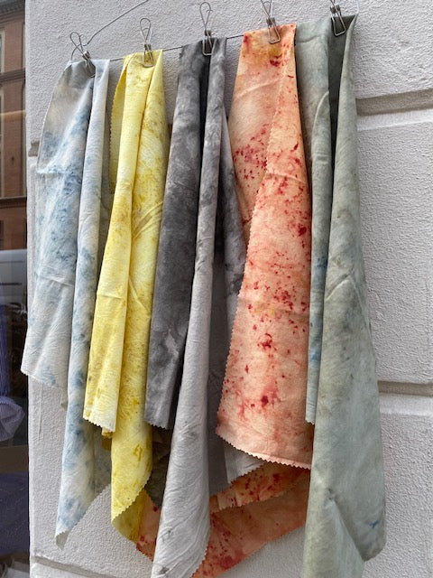 Plantefarvning med bundle-dye teknikker.